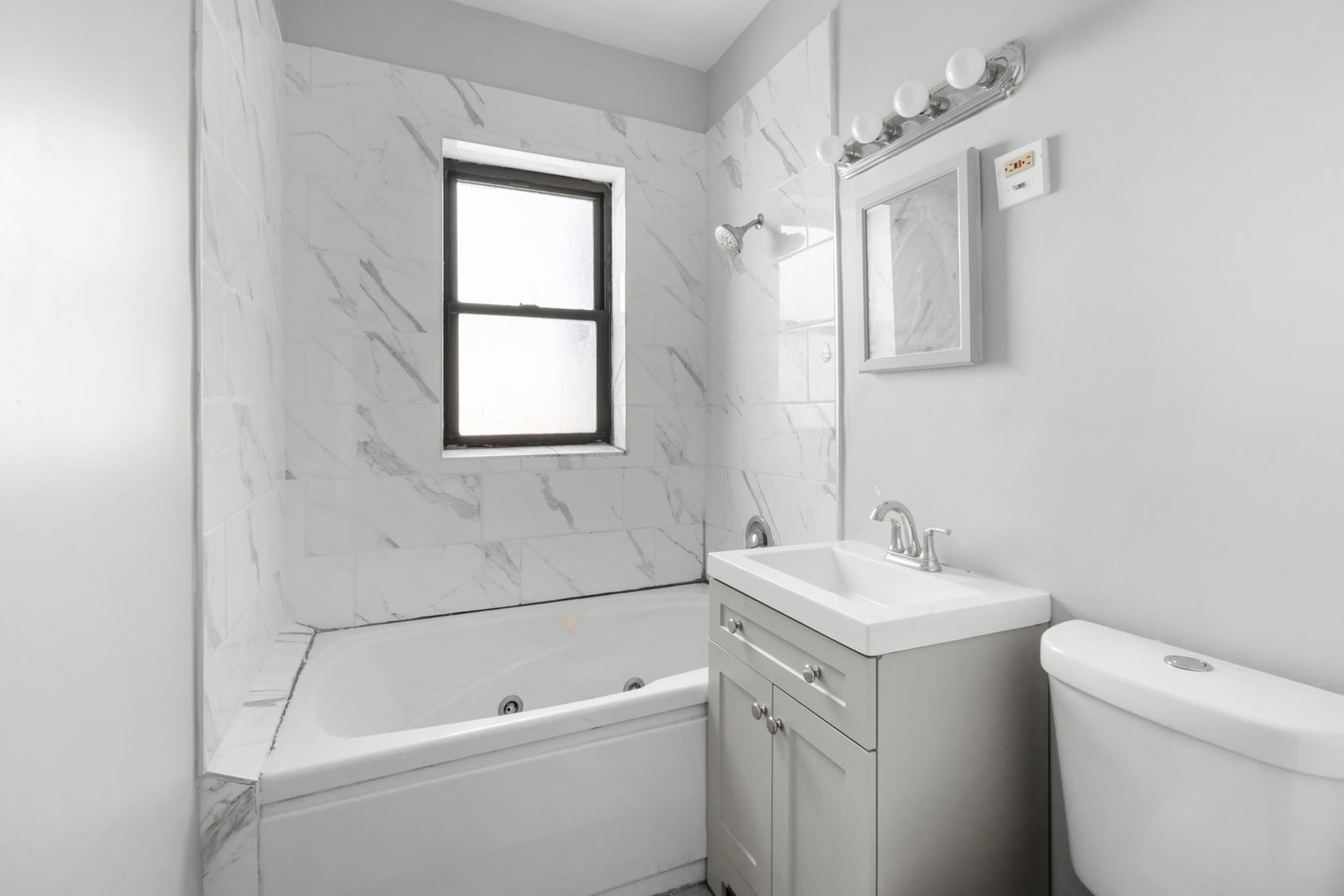 6431 N California Avenue Property Photo 6