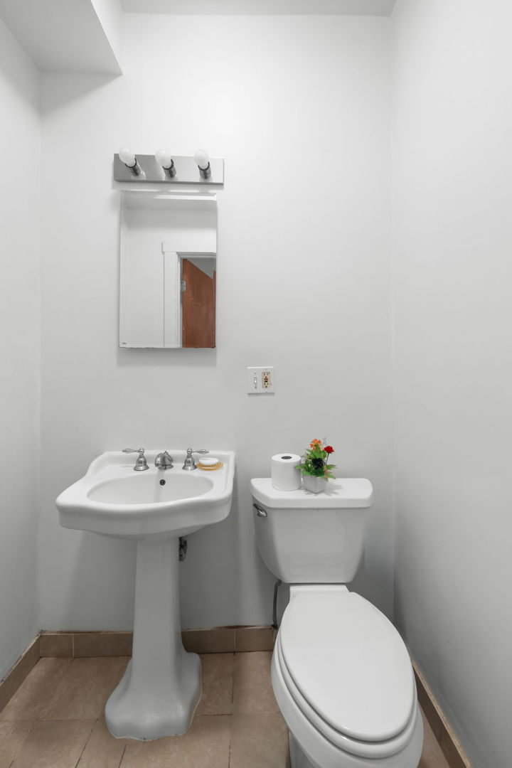 6431 N California Avenue Property Photo 22