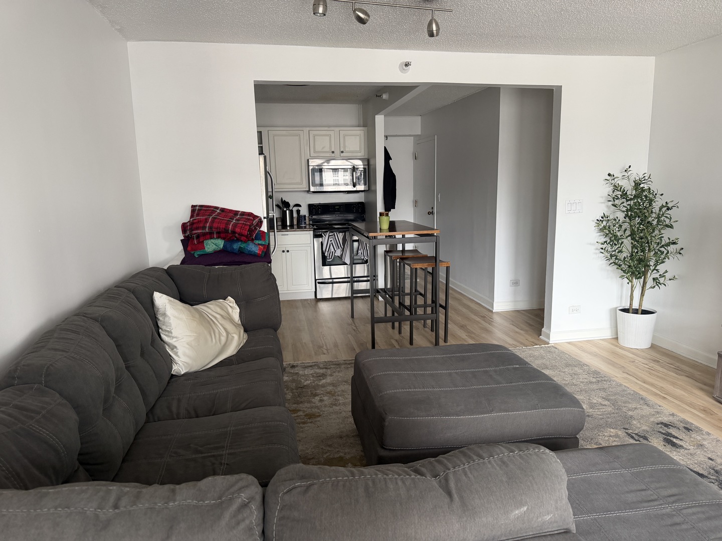 10 E Ontario Street 2012 Property Photo 2