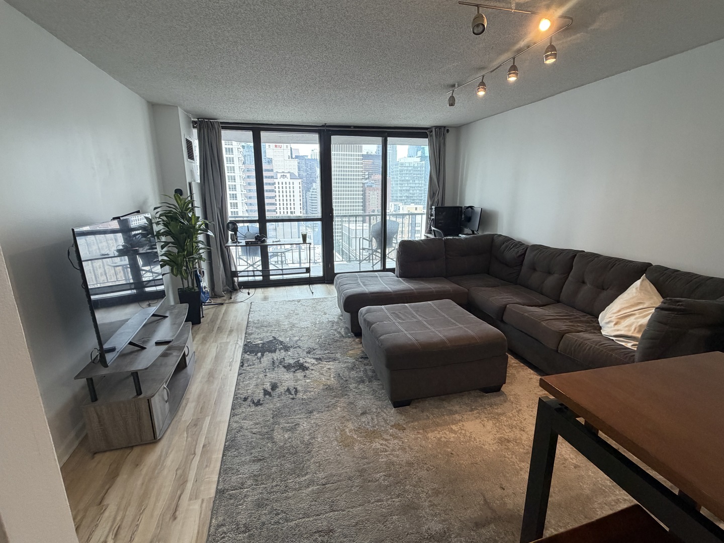 10 E Ontario Street 2012 Property Photo 3