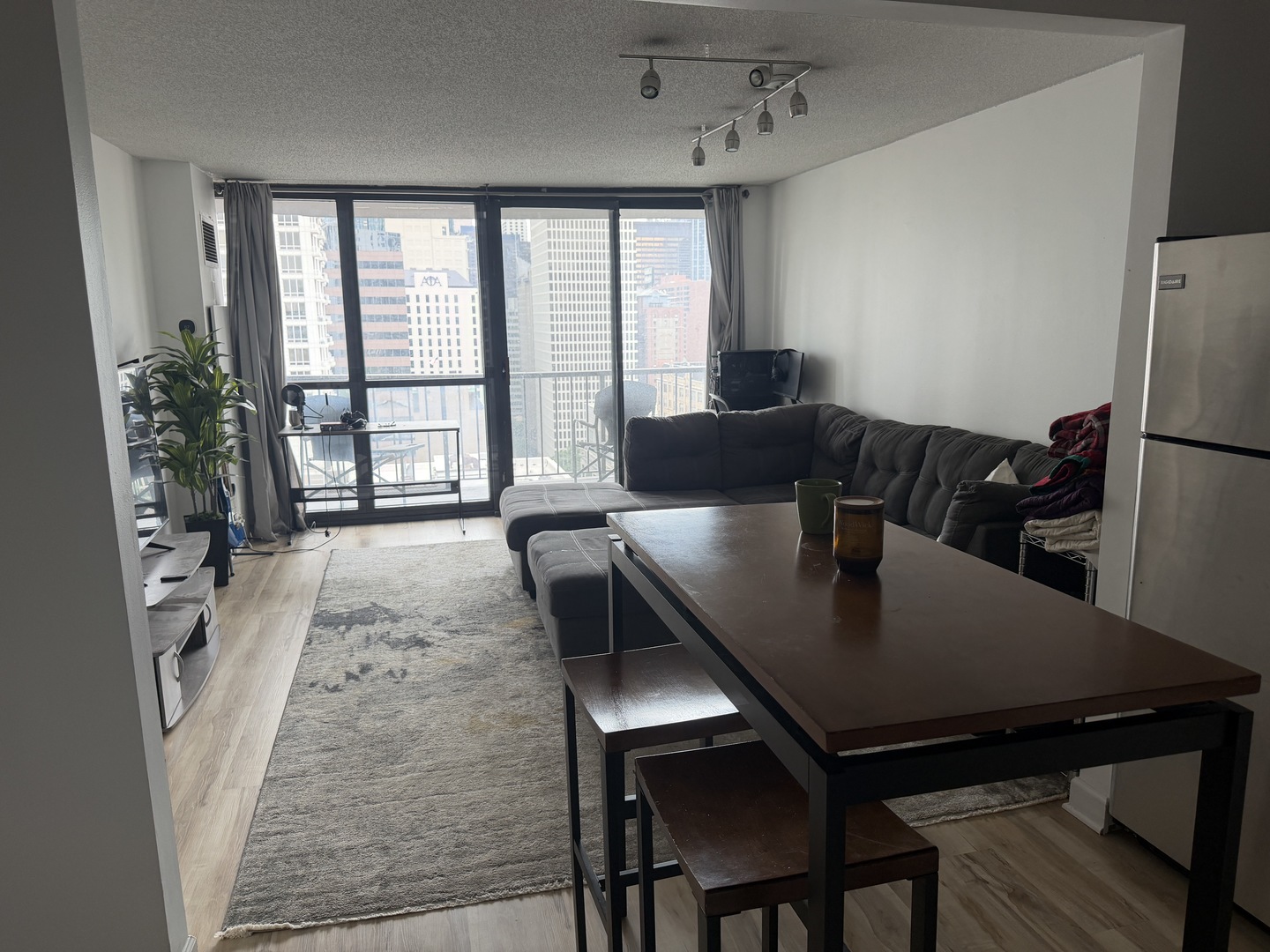 10 E Ontario Street 2012 Property Photo 4
