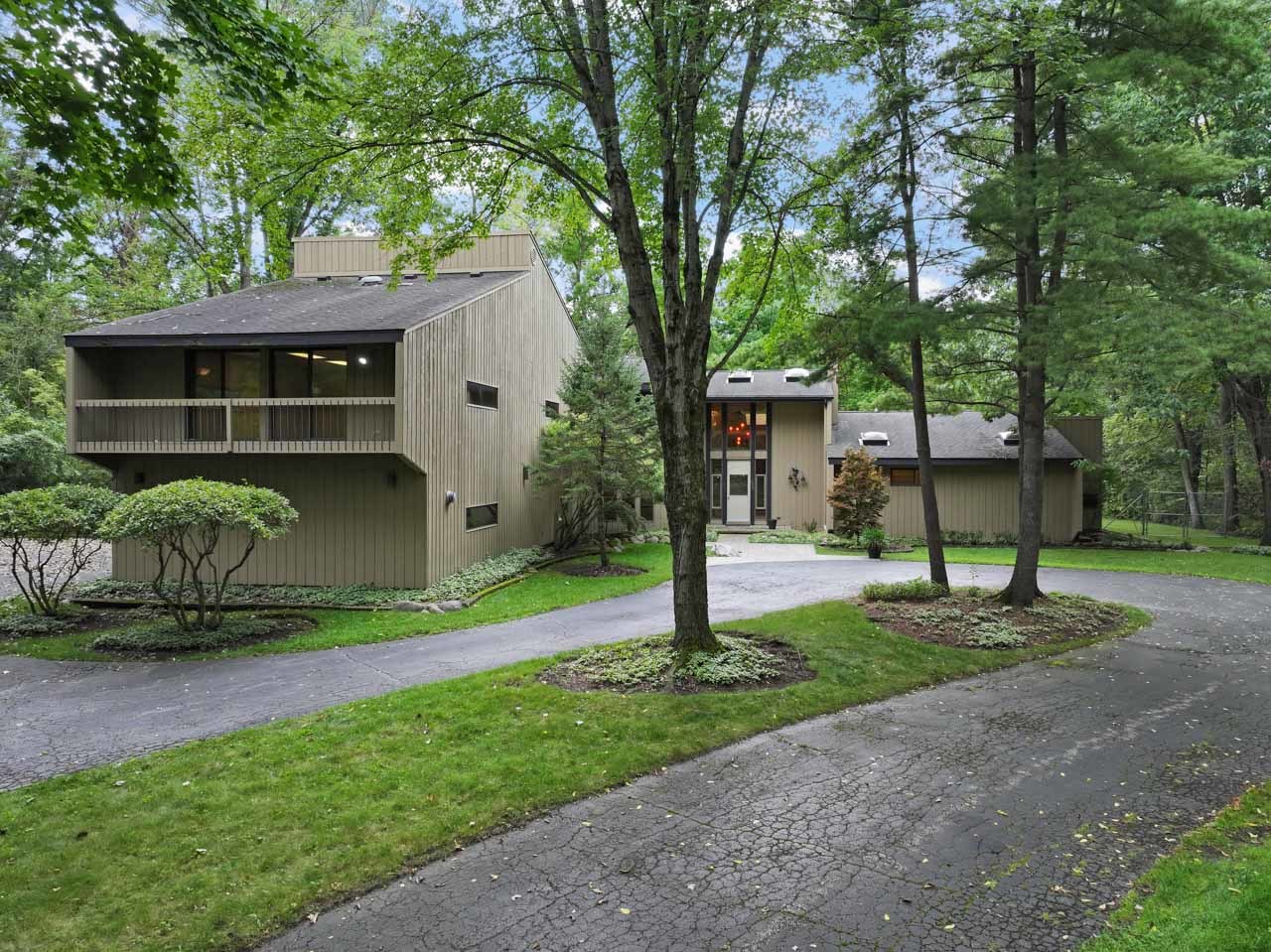 560 Thornmeadow Road Property Photo 1