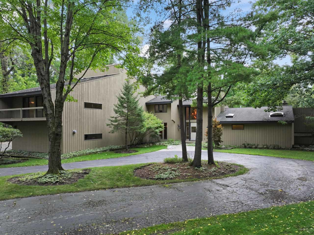 560 Thornmeadow Road Property Photo 2
