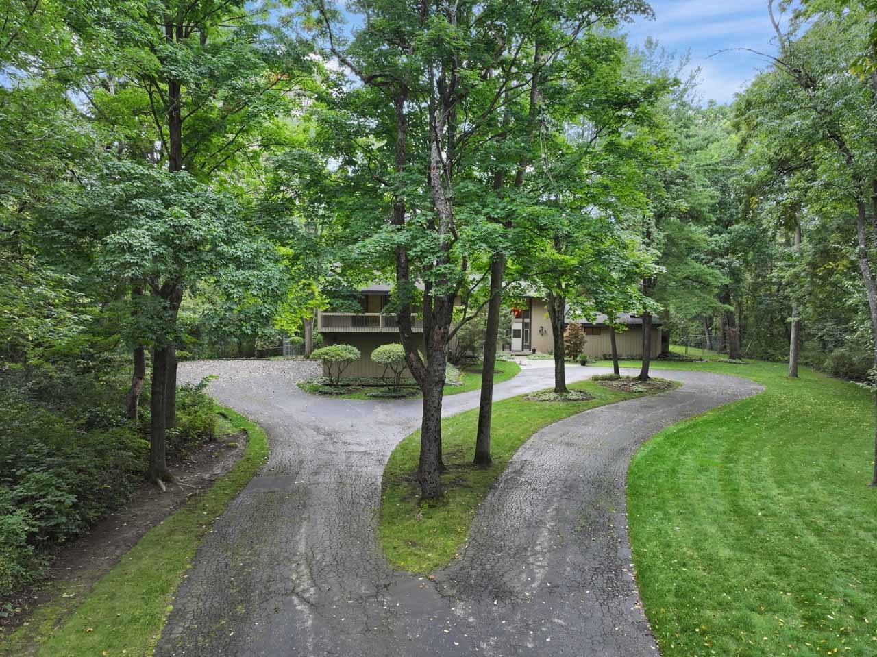 560 Thornmeadow Road Property Photo 3