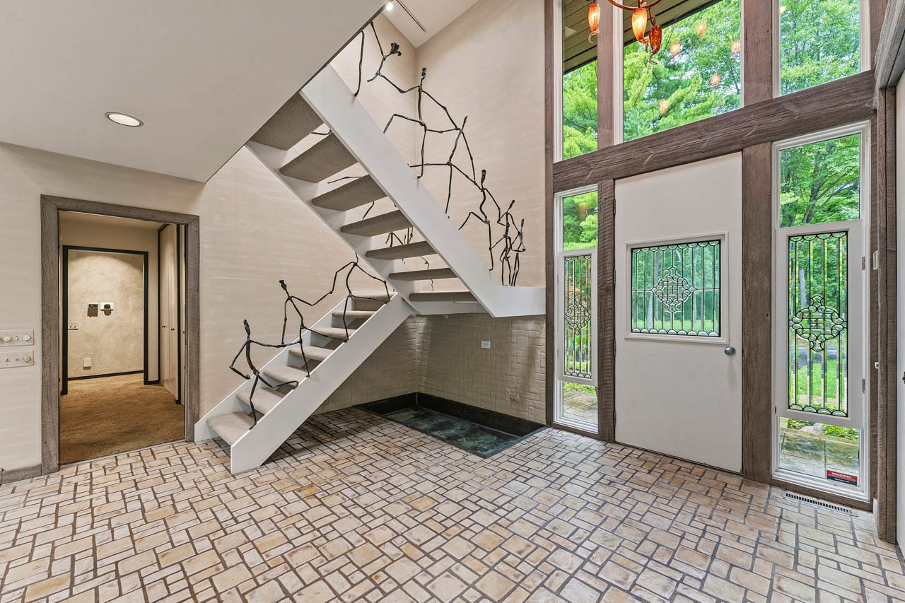 560 Thornmeadow Road Property Photo 4