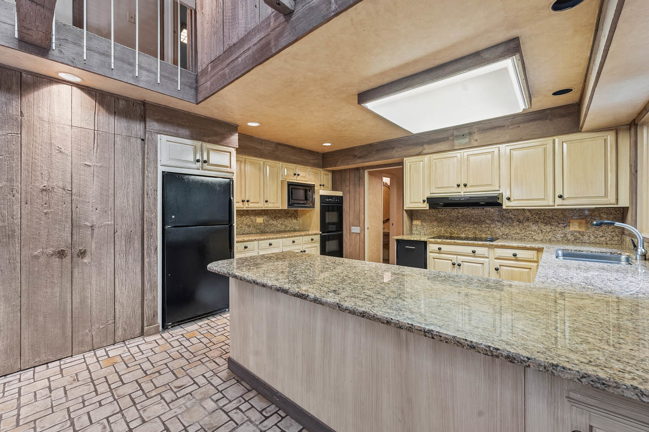 560 Thornmeadow Road Property Photo 8