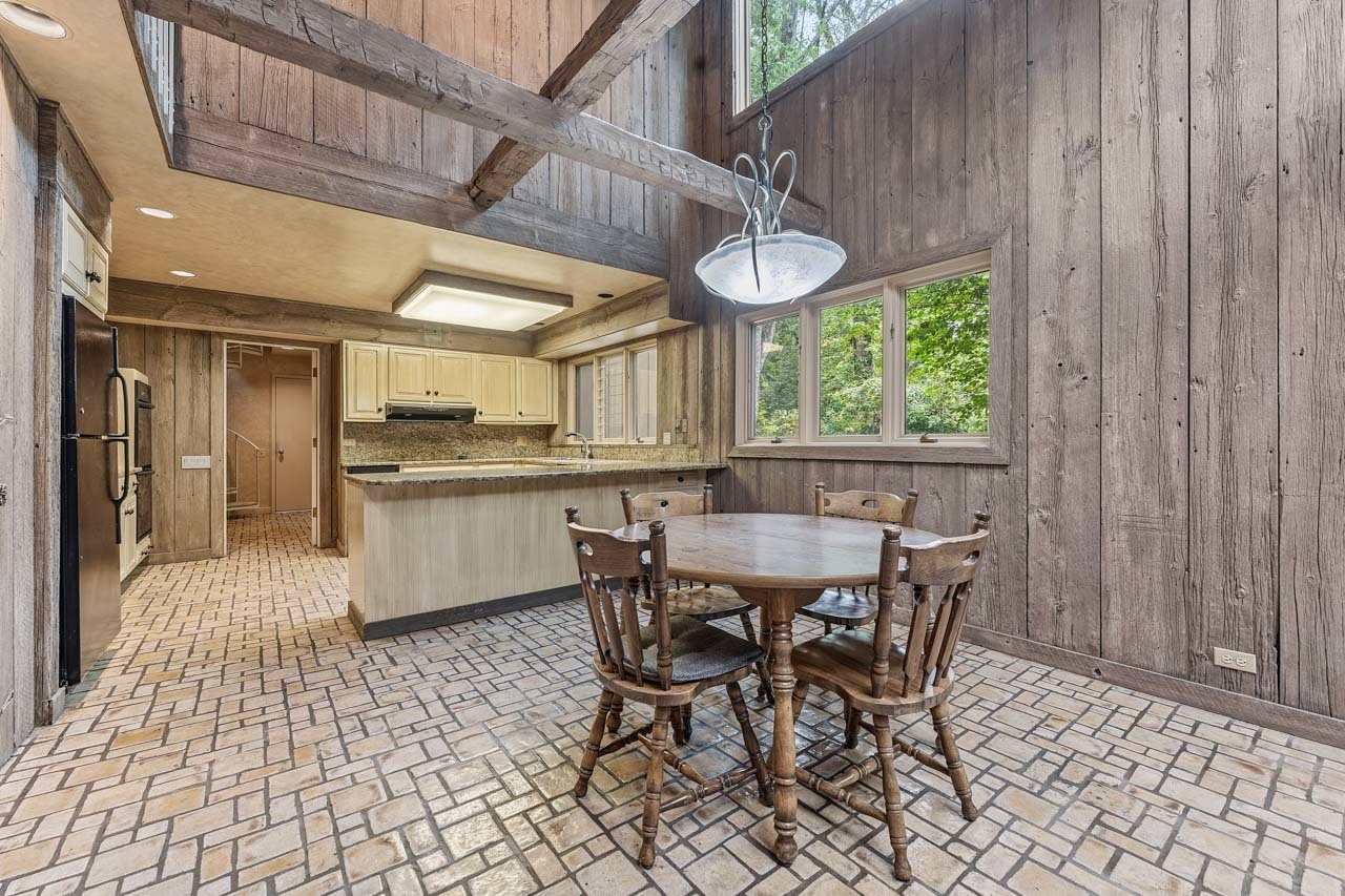 560 Thornmeadow Road Property Photo 10