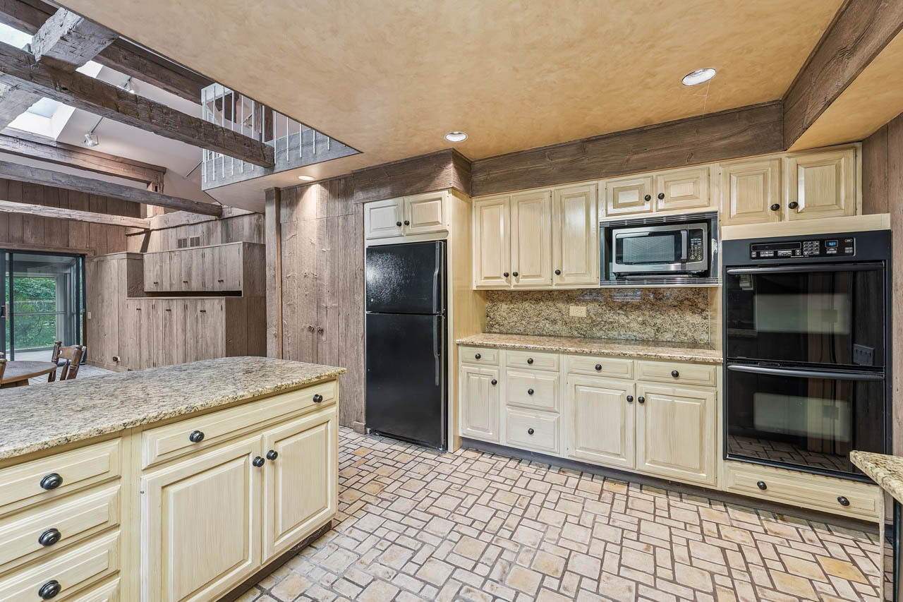 560 Thornmeadow Road Property Photo 11