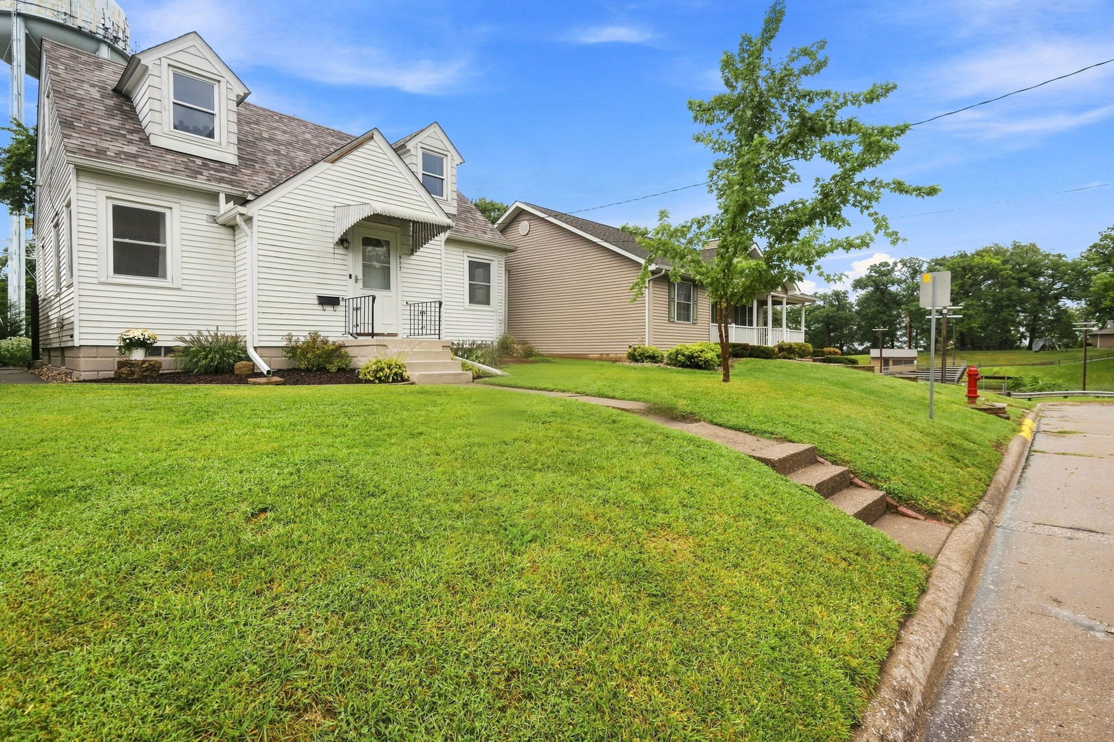 913 3rd Avenue Property Photo 2