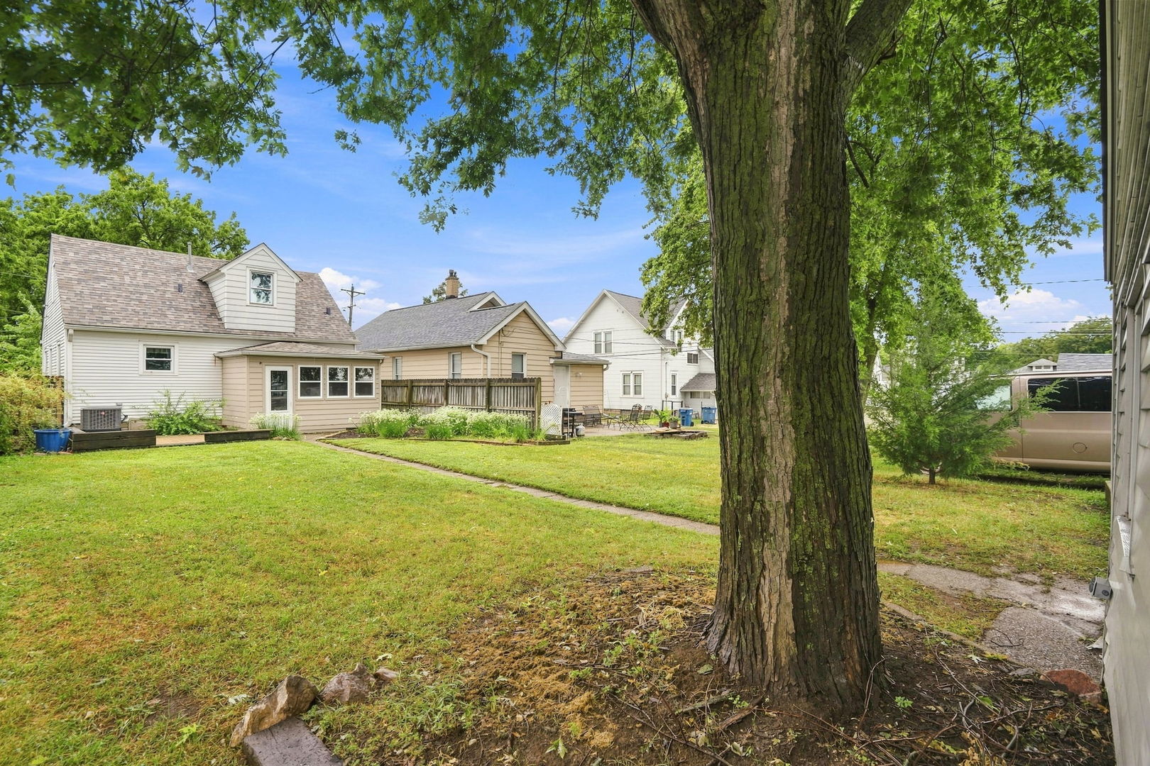913 3rd Avenue Property Photo 3