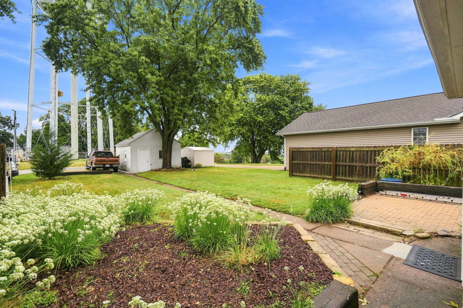 913 3rd Avenue Property Photo 4