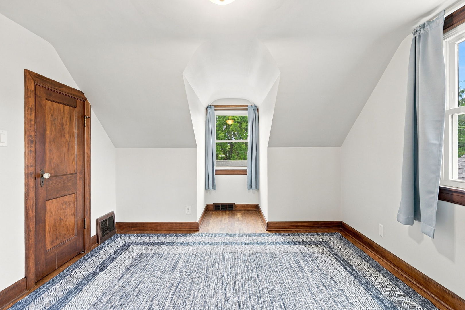 913 3rd Avenue Property Photo 10