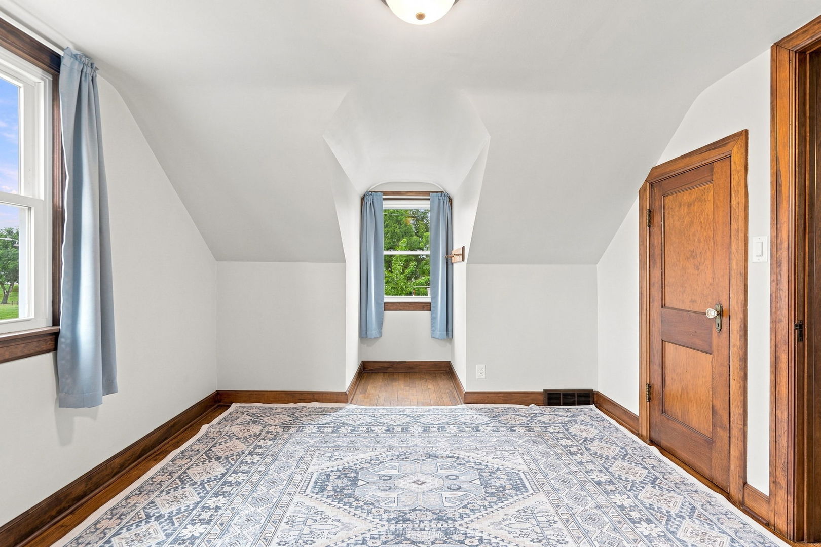 913 3rd Avenue Property Photo 12