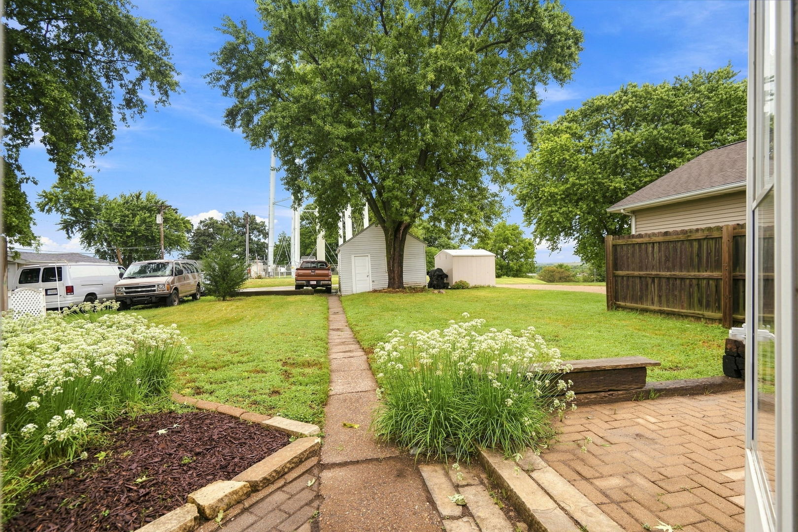 913 3rd Avenue Property Photo 25