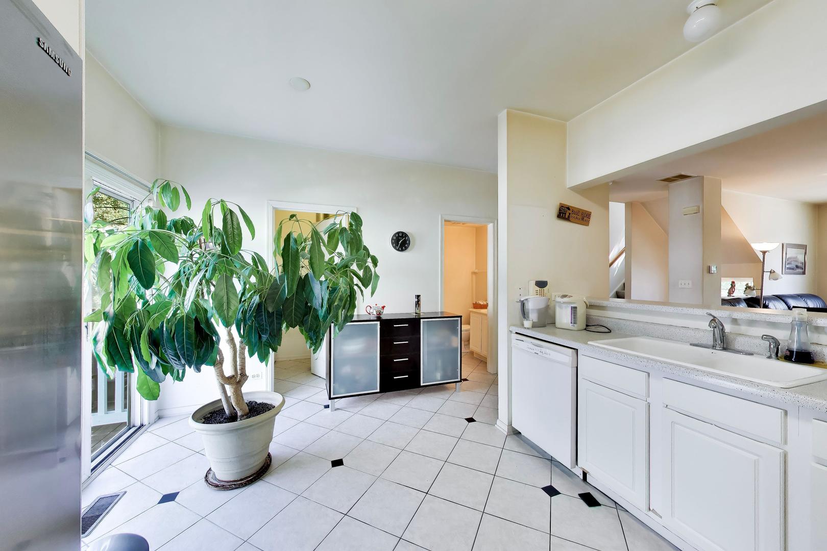 1022 Savoy Court Property Photo 11