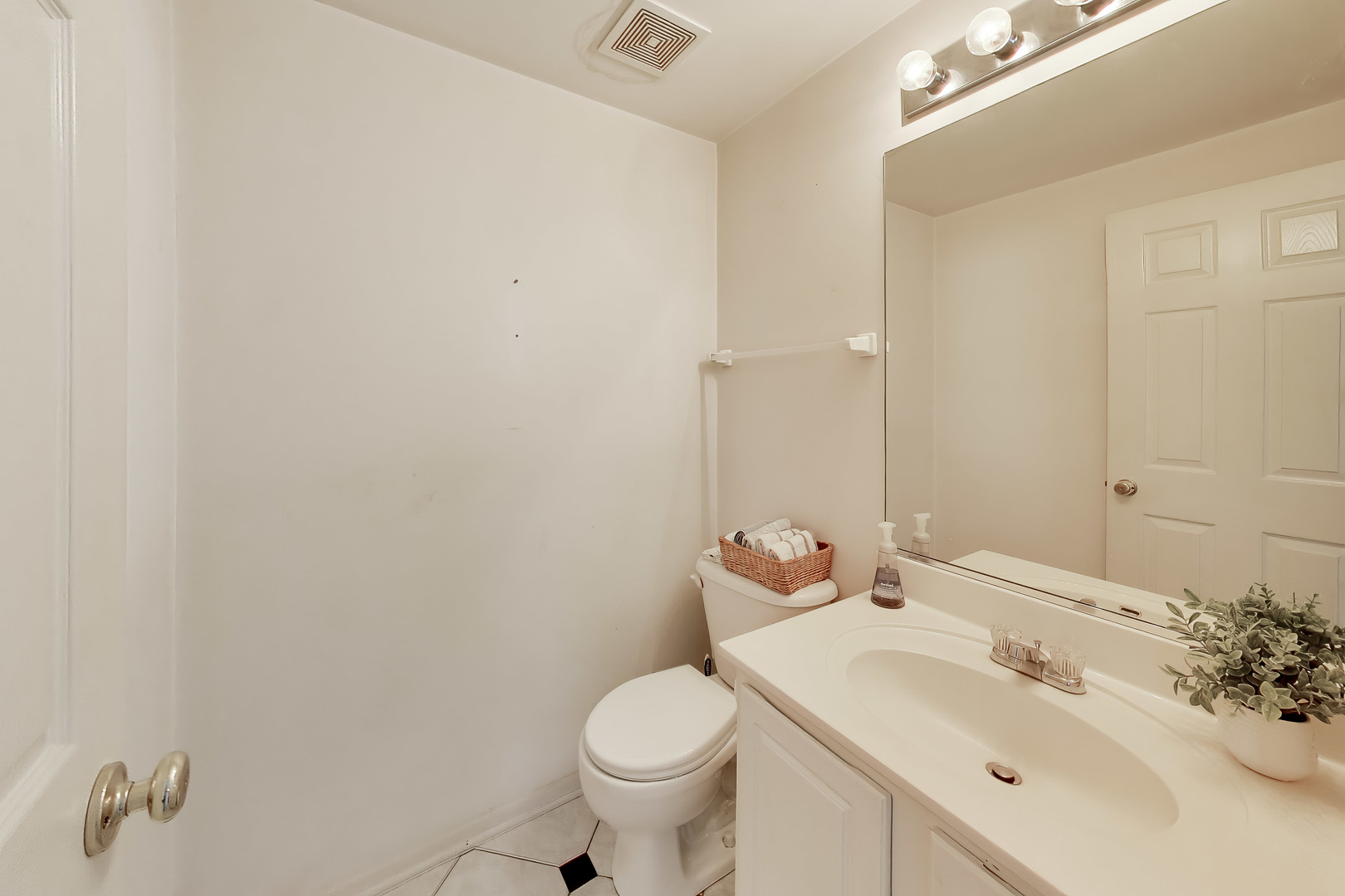 1022 Savoy Court Property Photo 13