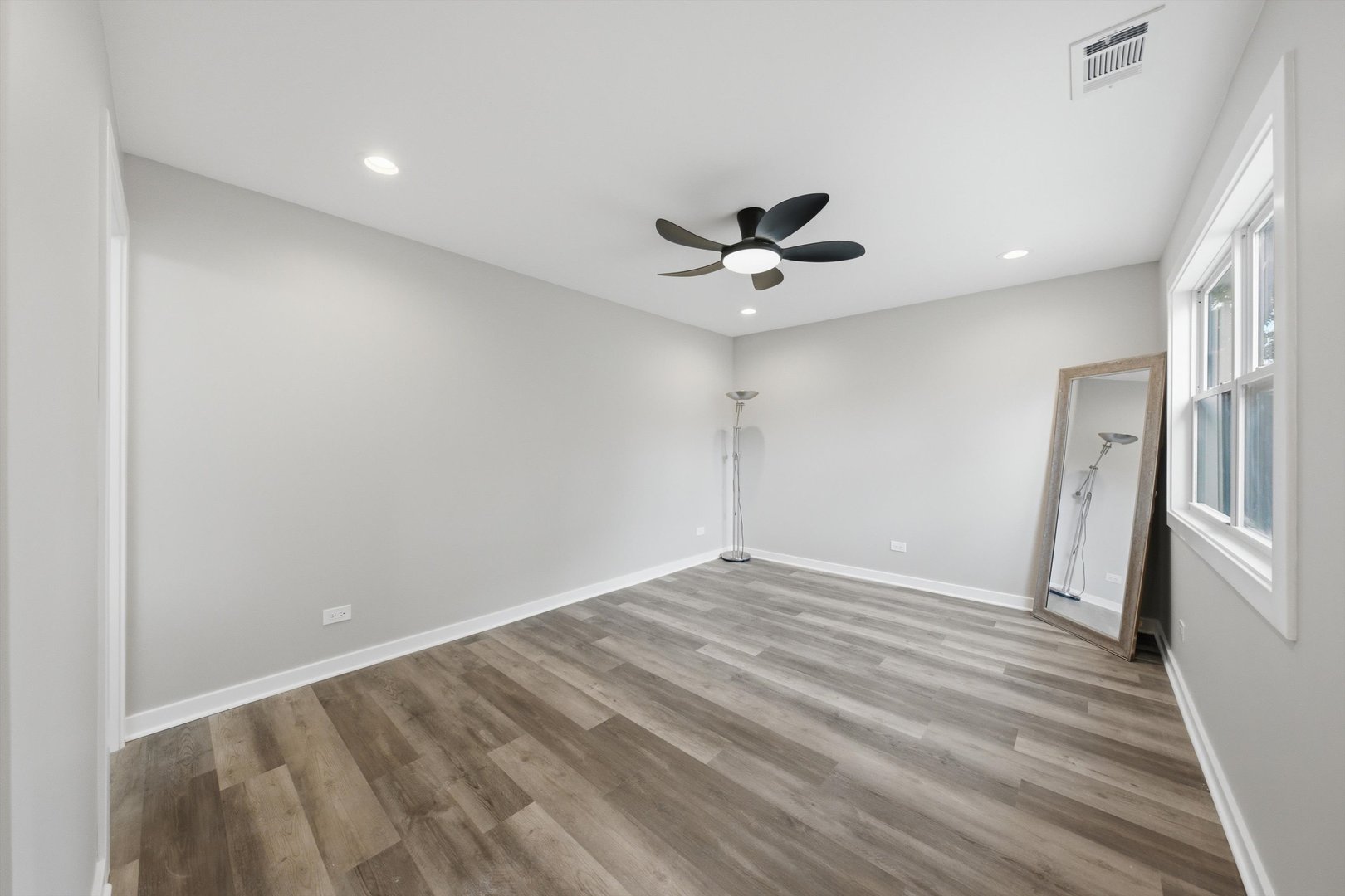 21727 Clyde Avenue Property Photo 23