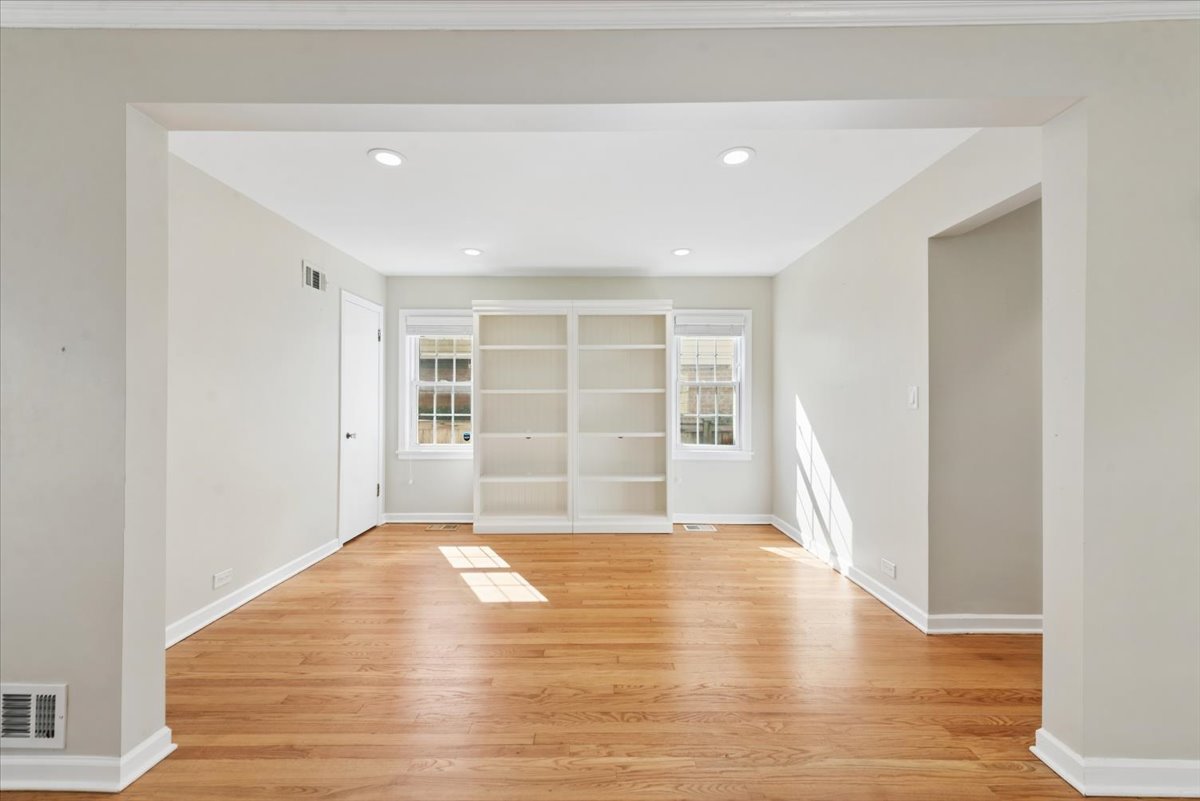 216 Richmond Street Property Photo 6