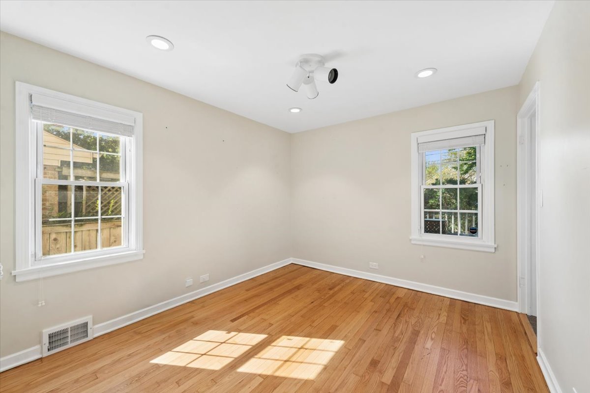 216 Richmond Street Property Photo 11