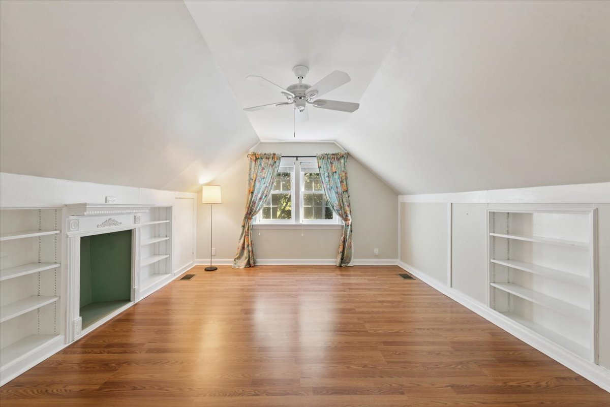 216 Richmond Street Property Photo 13