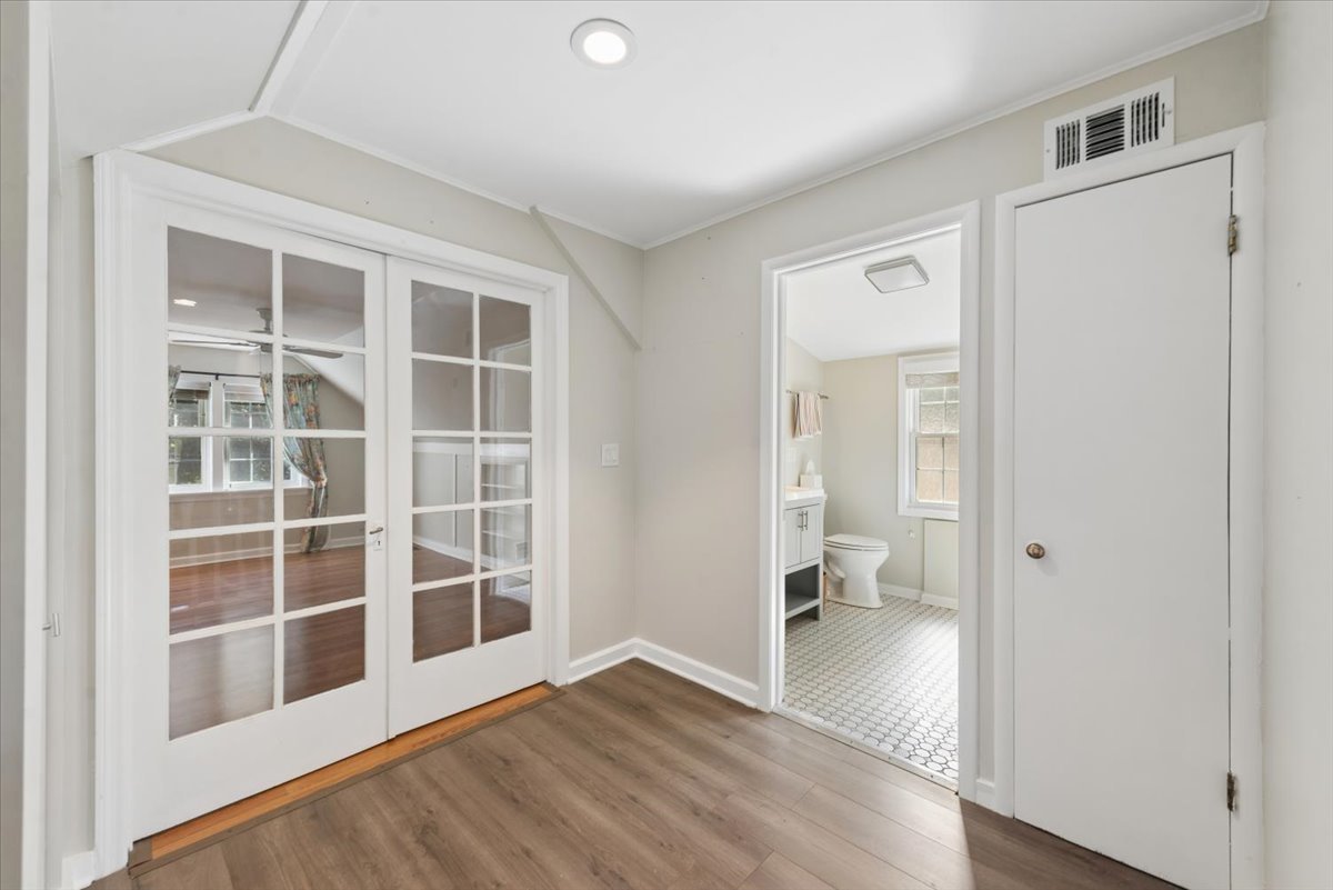 216 Richmond Street Property Photo 17