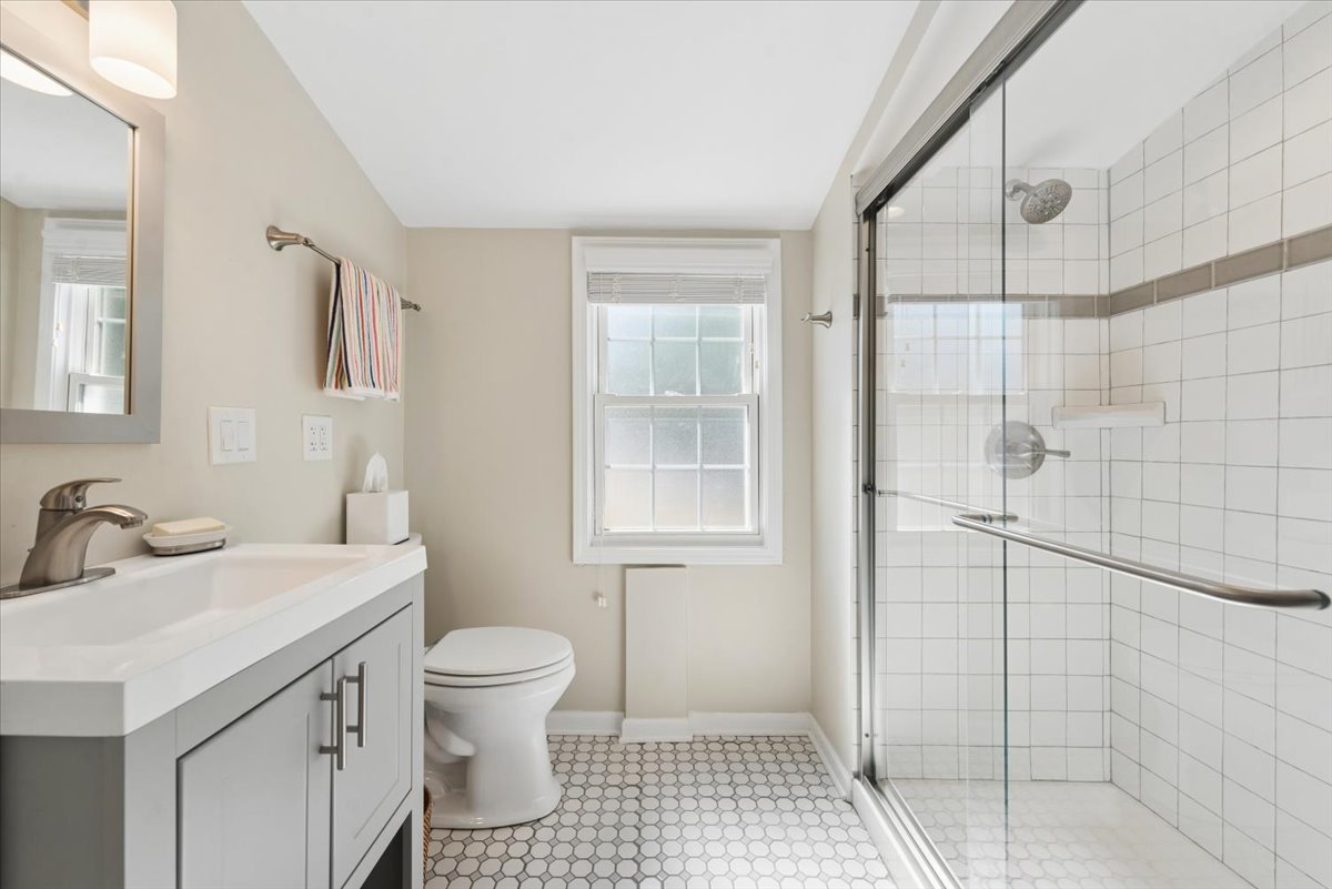 216 Richmond Street Property Photo 18