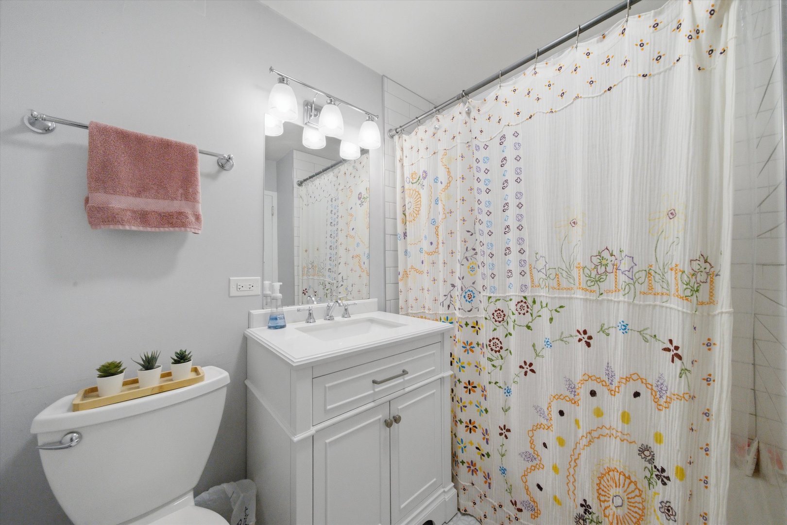 1360 N Sandburg Terrace 2104c Property Photo 8