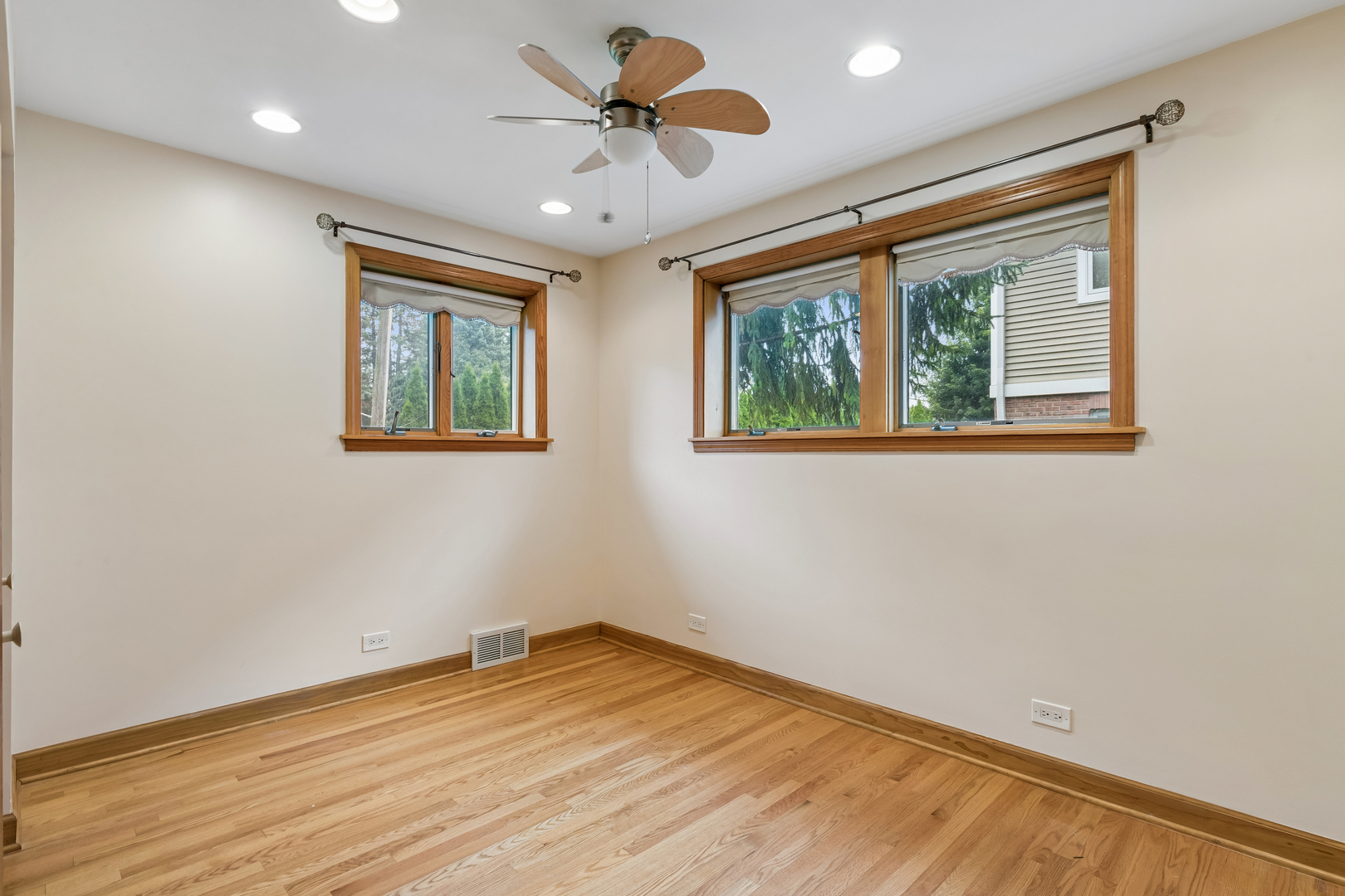 648 Shermer Road Property Photo 4