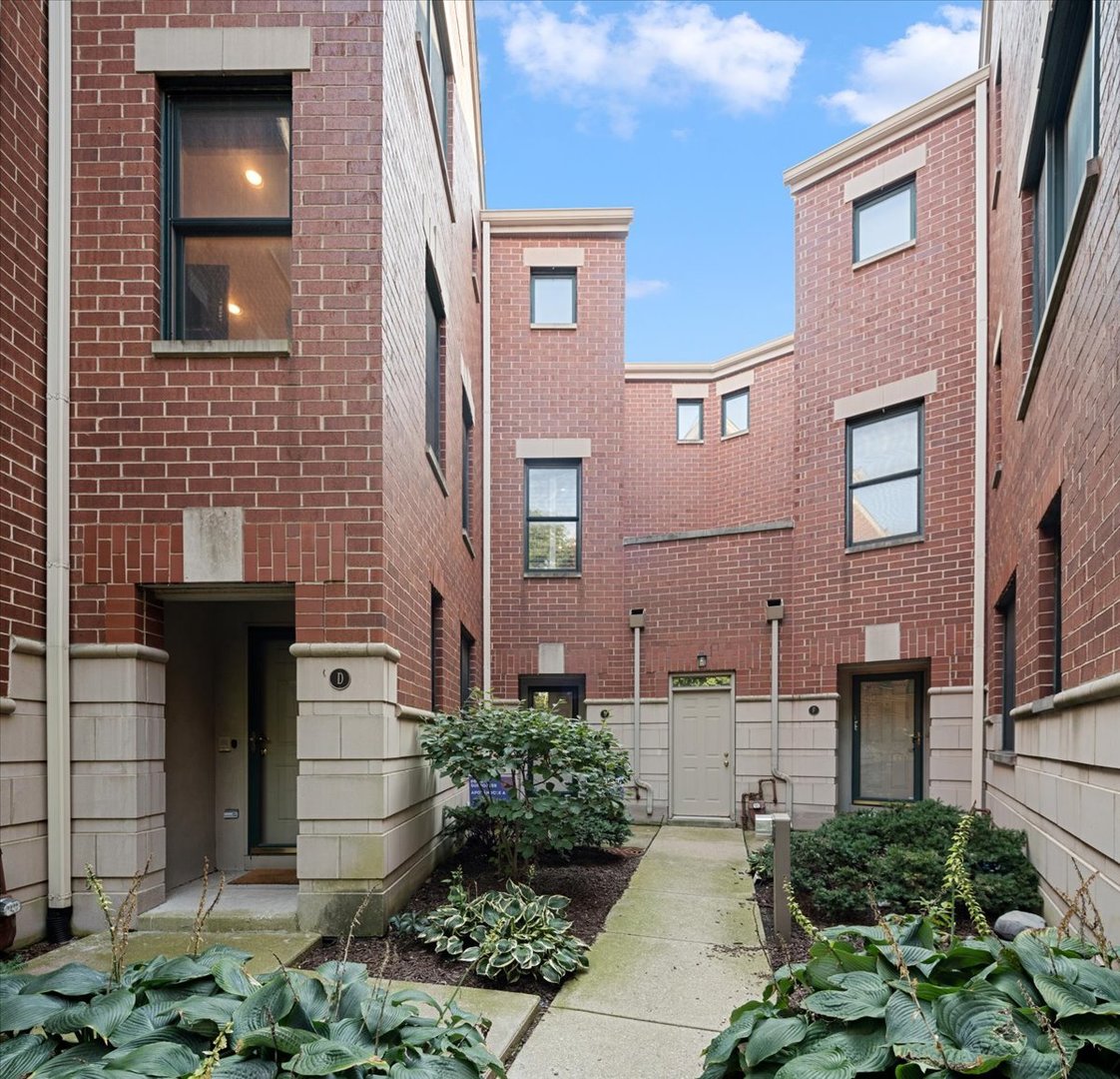 4048 N Clark Street D Property Photo 1