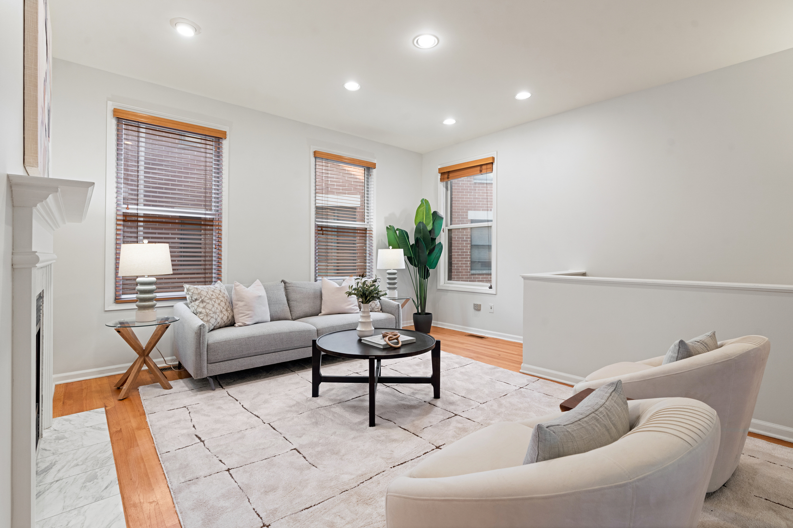 4048 N Clark Street D Property Photo 5