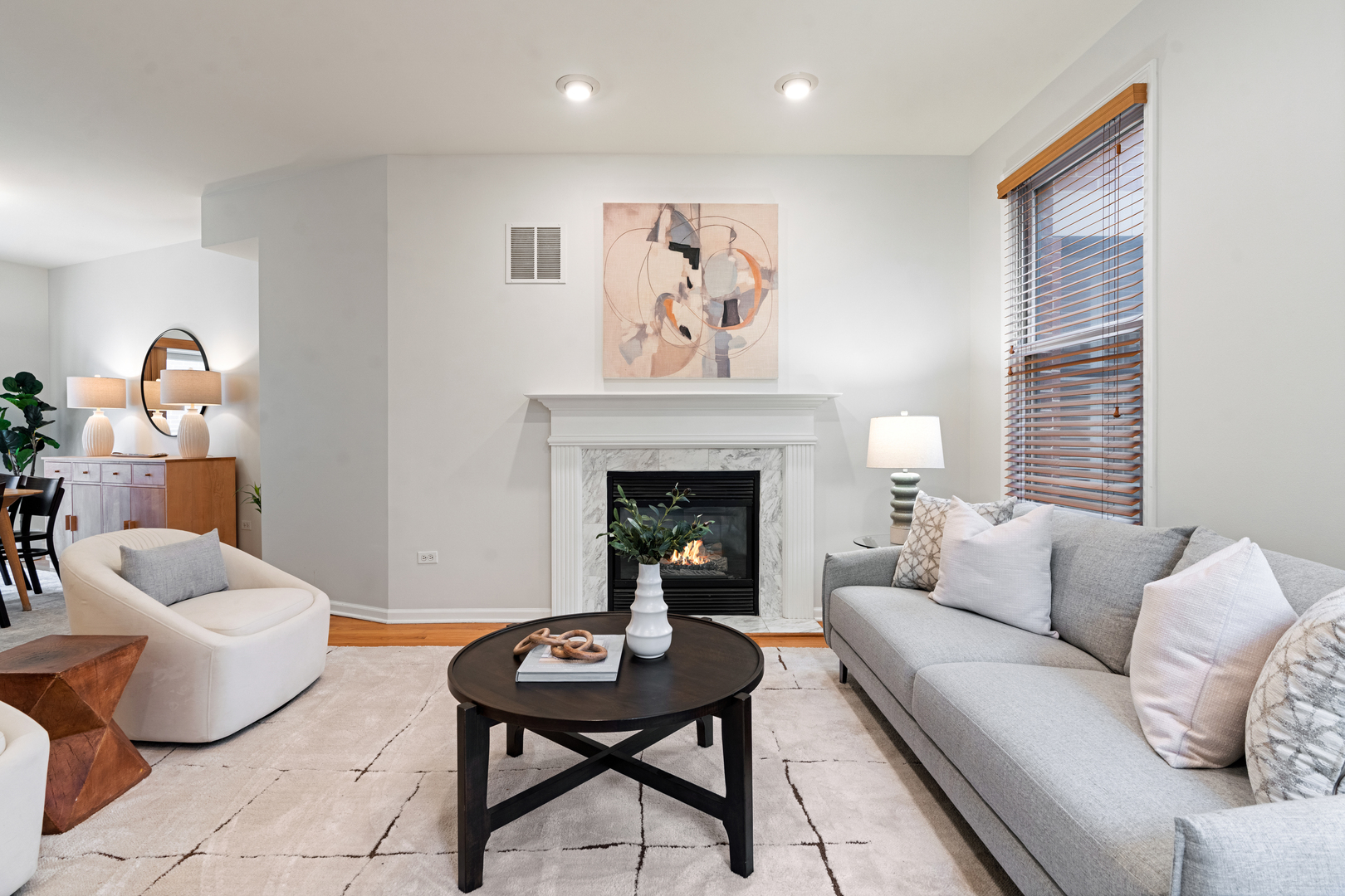 4048 N Clark Street D Property Photo 6