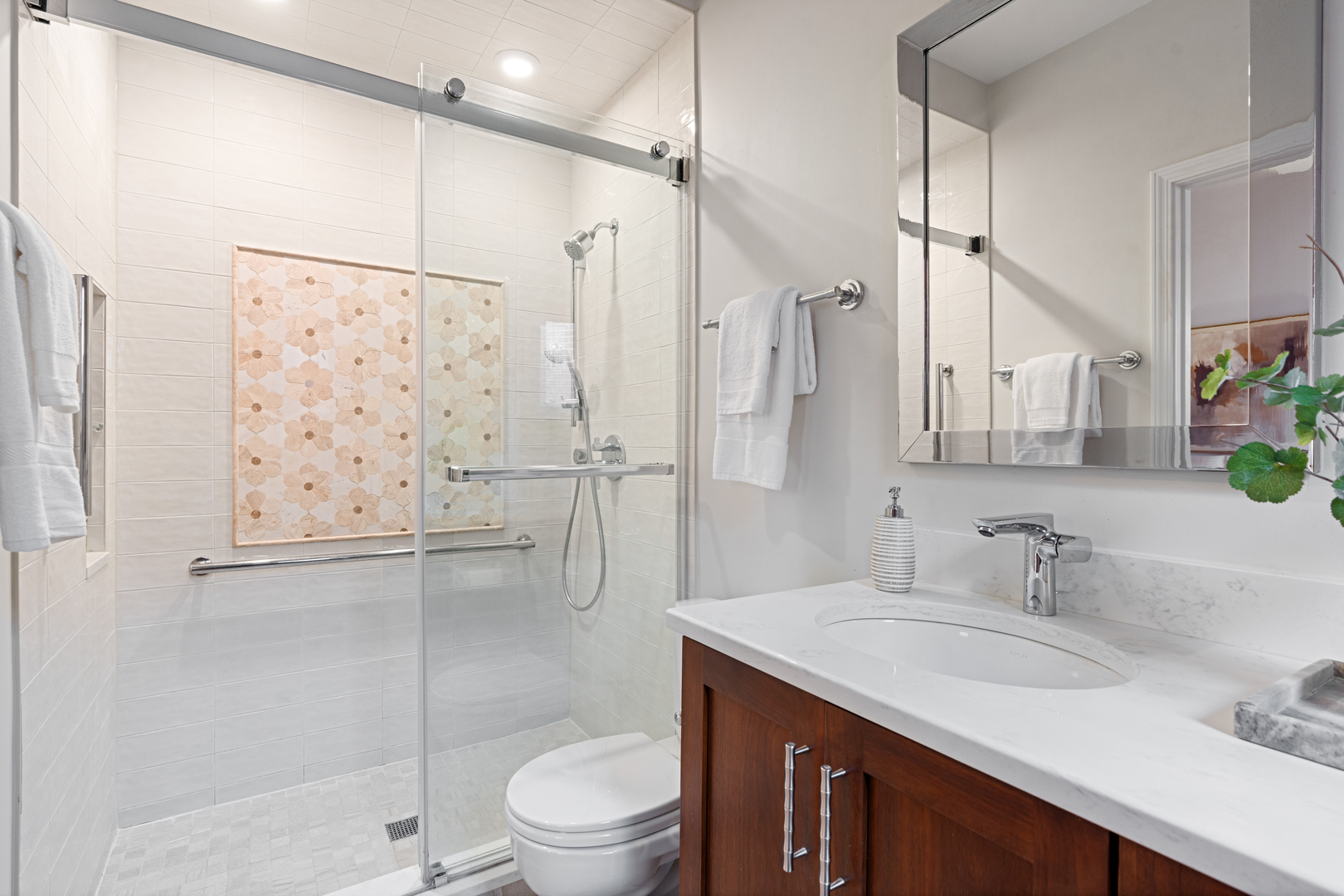 4048 N Clark Street D Property Photo 14