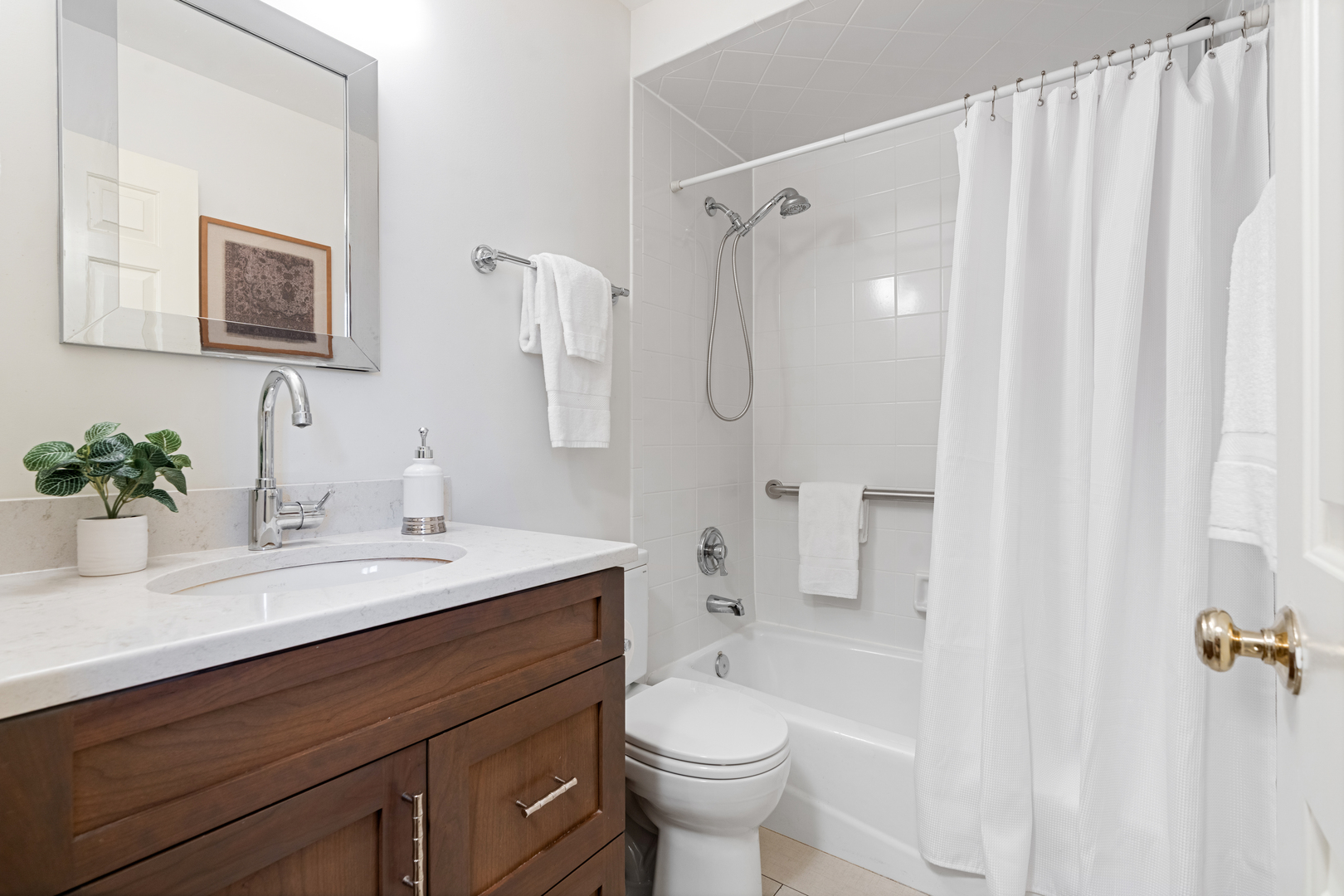 4048 N Clark Street D Property Photo 16