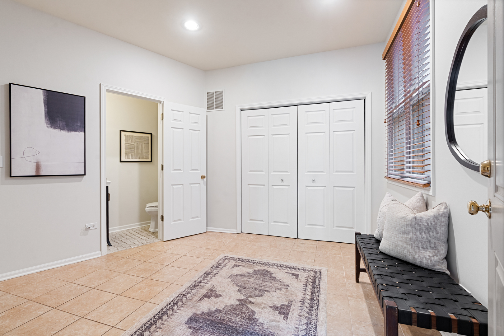 4048 N Clark Street D Property Photo 19
