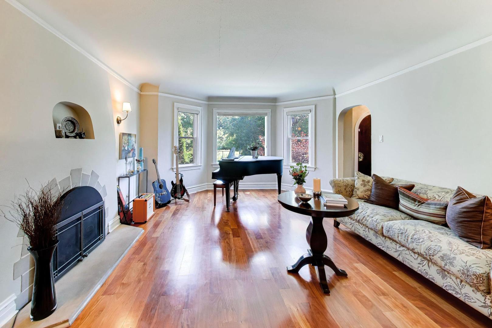 6308 N Indian Road Property Photo 3