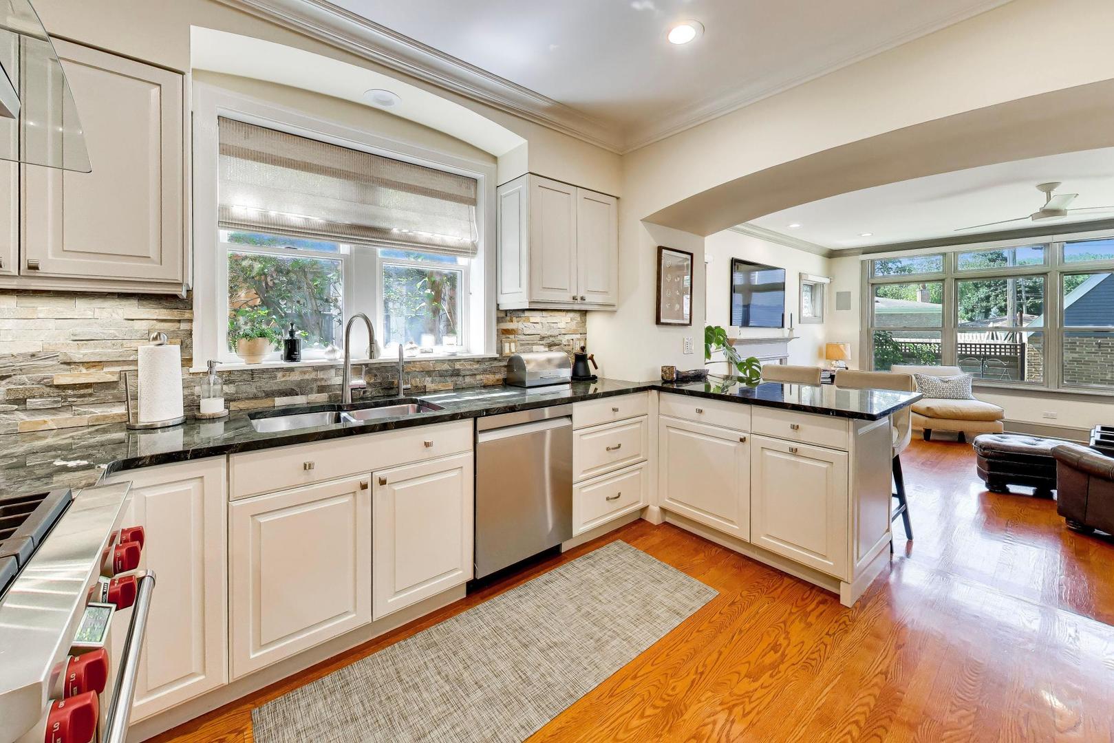 6308 N Indian Road Property Photo 6