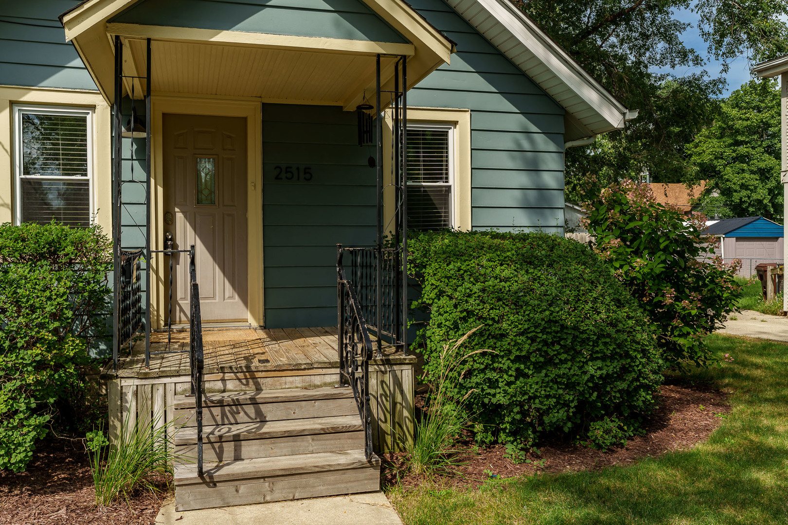2515 Yonge Street Property Photo 2