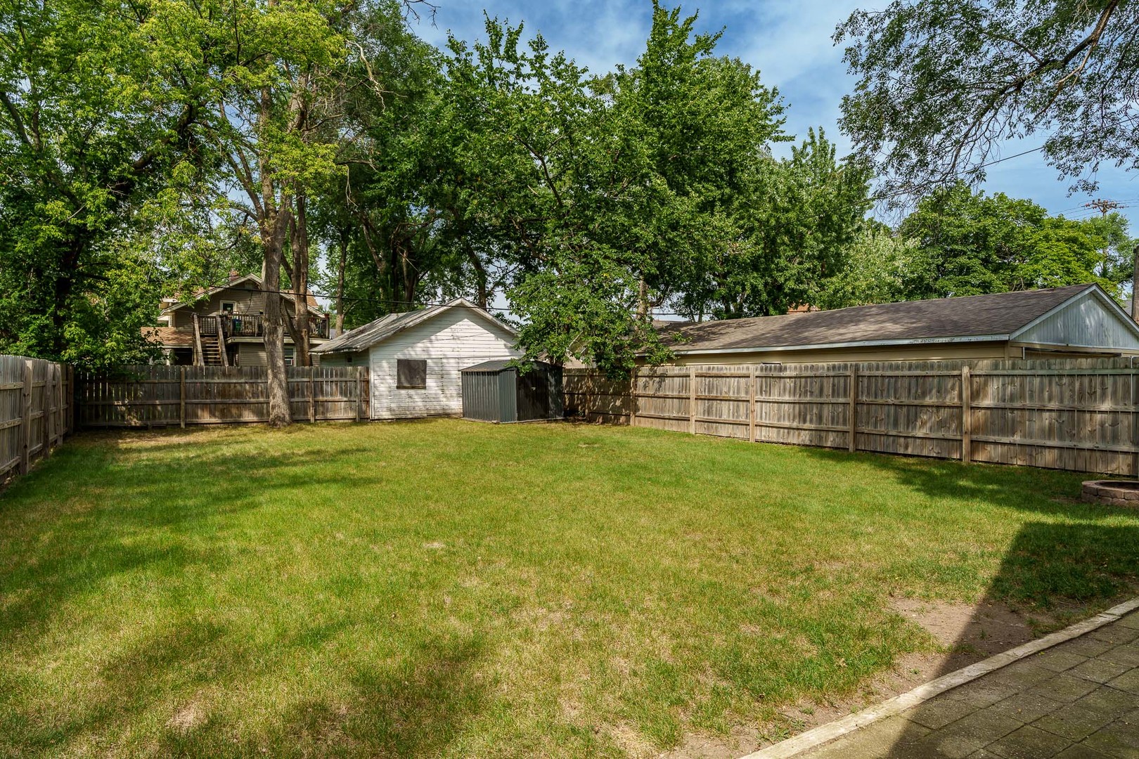 2515 Yonge Street Property Photo 3