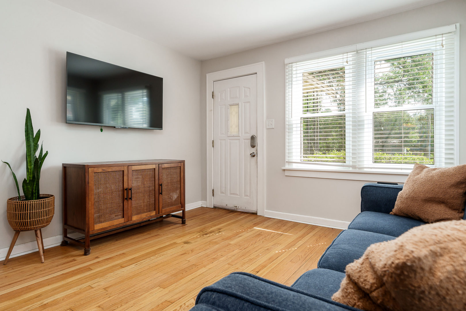 2515 Yonge Street Property Photo 5