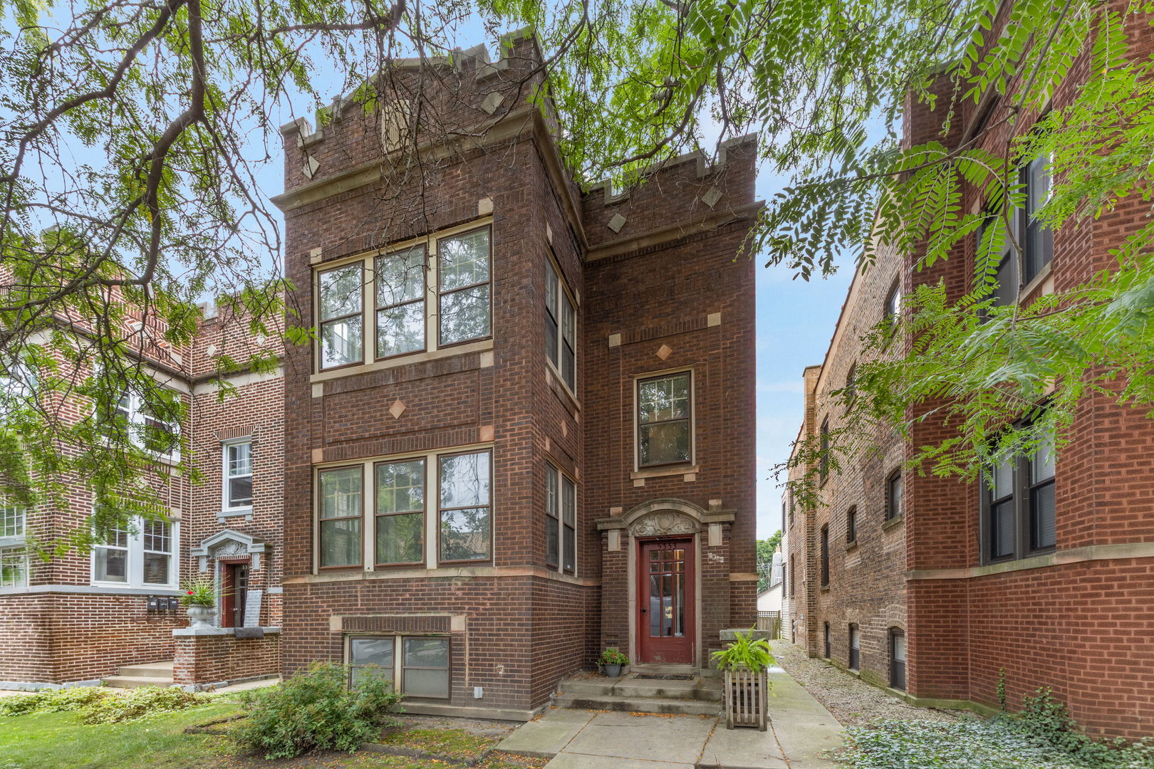 5353 N Spaulding Avenue Property Photo 1