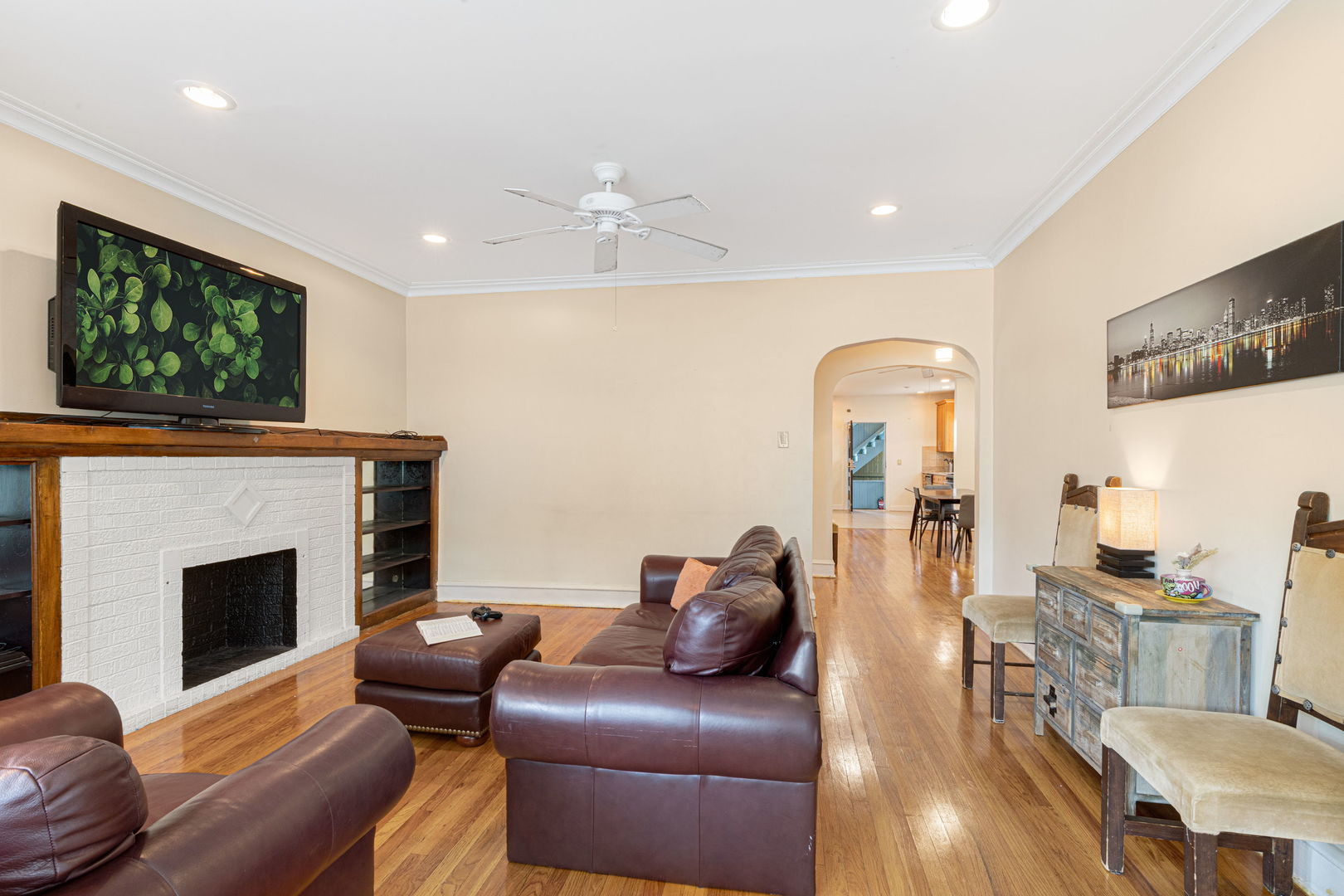 5353 N Spaulding Avenue Property Photo 4