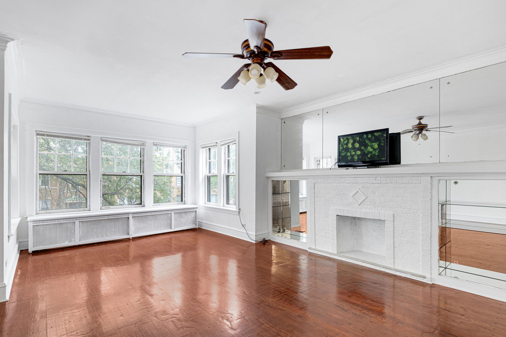 5353 N Spaulding Avenue Property Photo 8