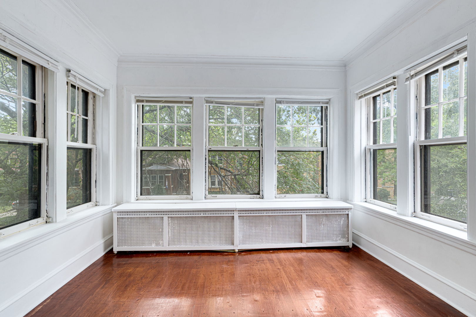 5353 N Spaulding Avenue Property Photo 9