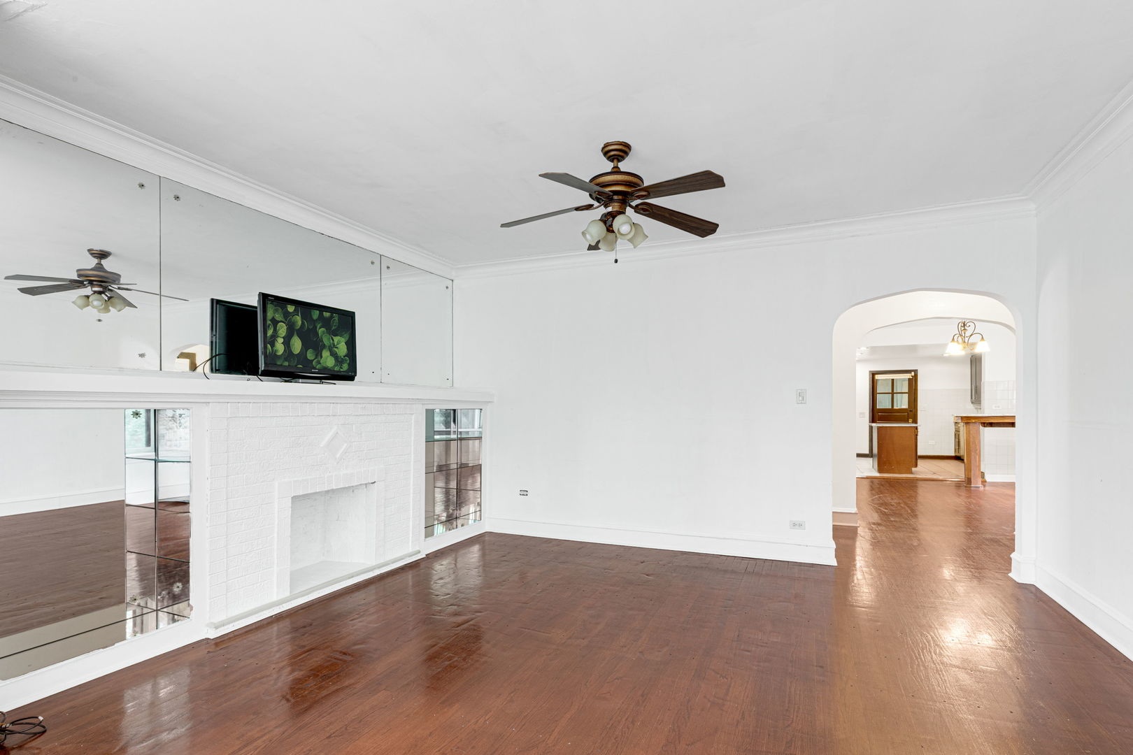 5353 N Spaulding Avenue Property Photo 10