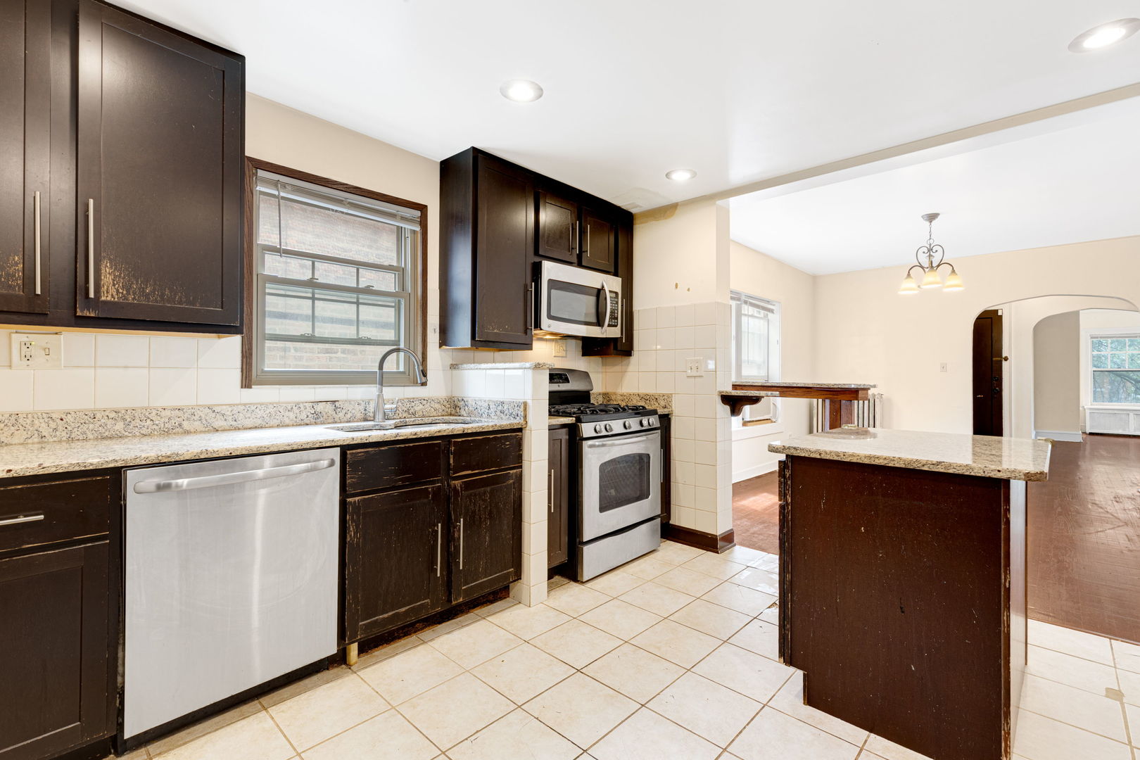 5353 N Spaulding Avenue Property Photo 12