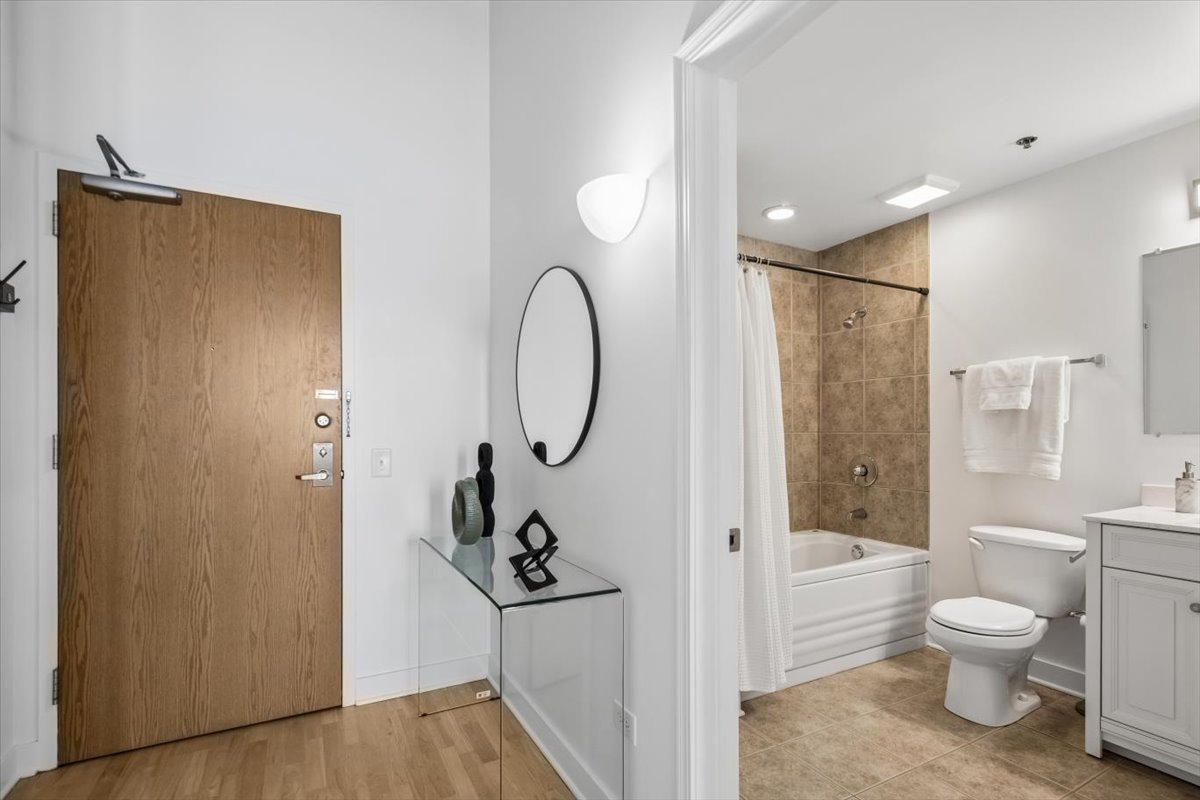 320 E 21st Street 807 Property Photo 17
