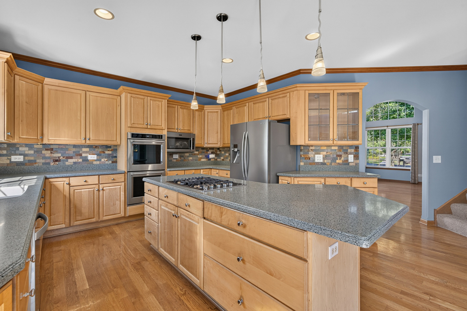 2570 N Jade Avenue Property Photo 6