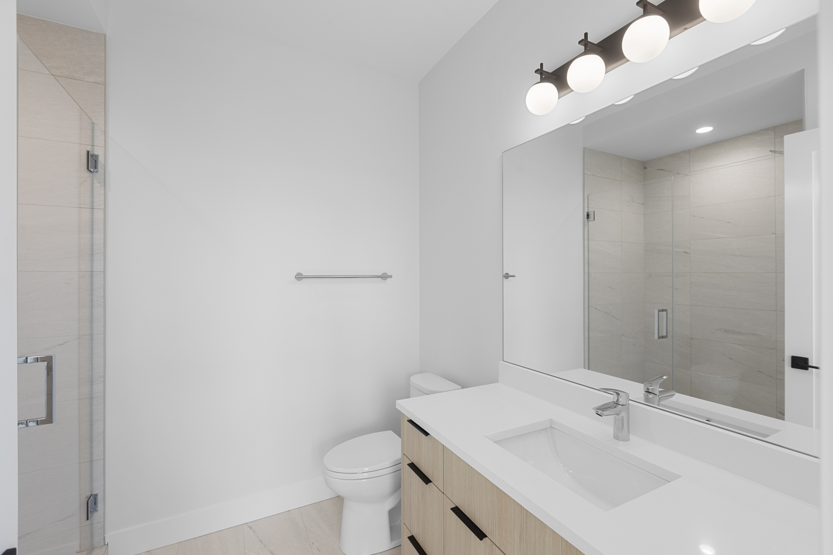 904 W Dakin Street 401 Property Photo 16