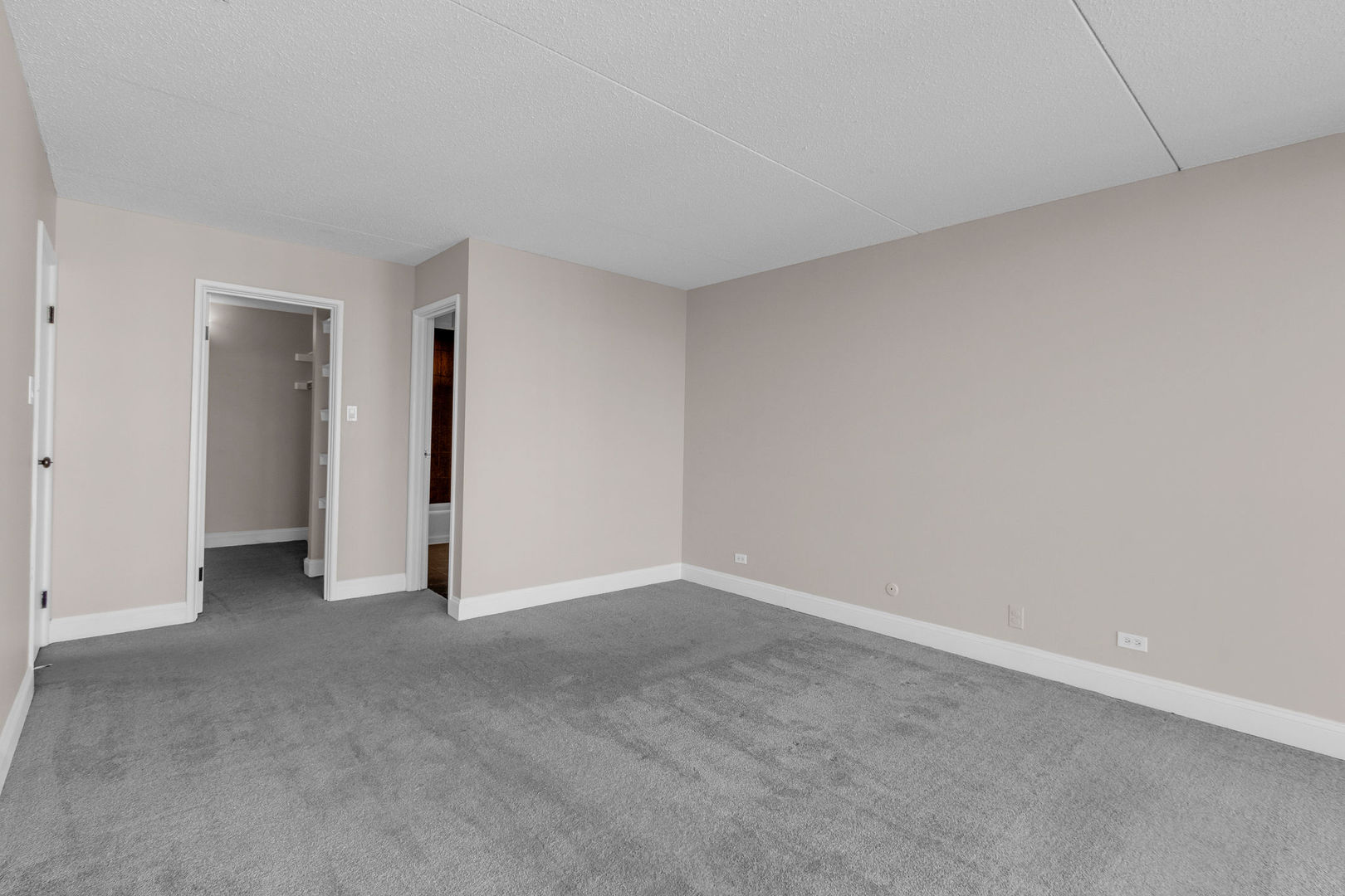 2005 S Finley Road 905 Property Photo 13