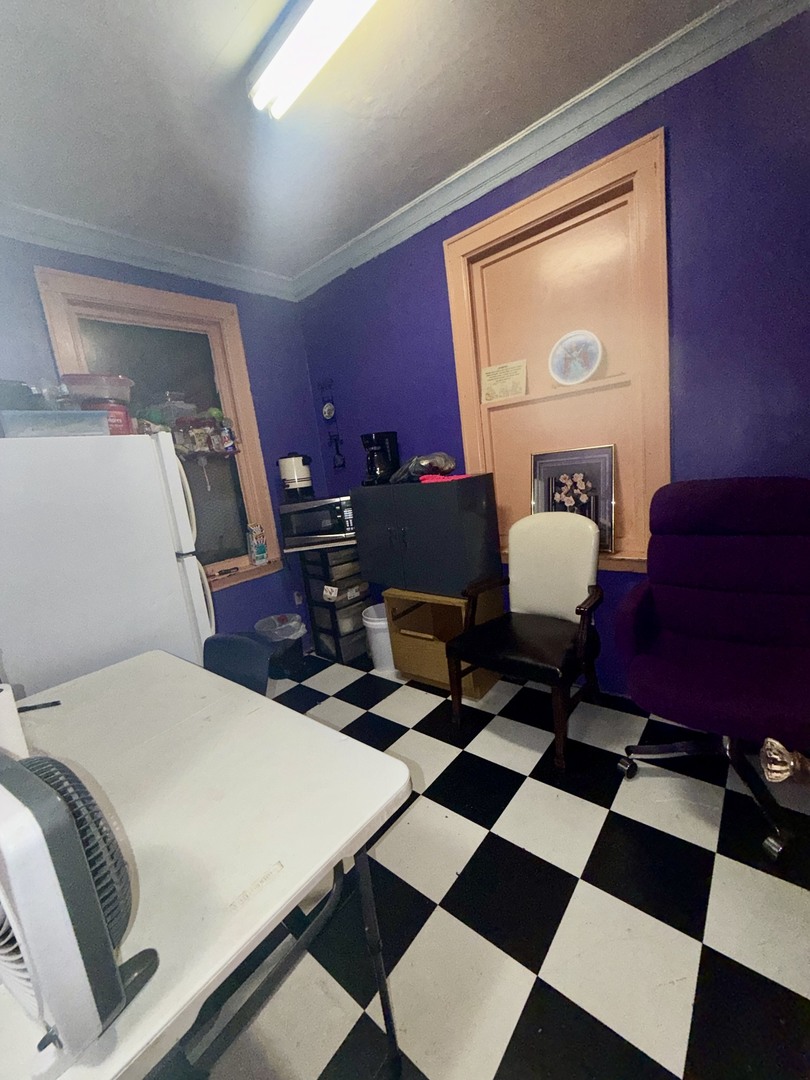 8821 S Commercial Avenue Property Photo 8